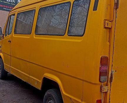 Жовтий Мерседес T1, об'ємом двигуна 2.3 л та пробігом 400 тис. км за 1200 $, фото 2 на Automoto.ua