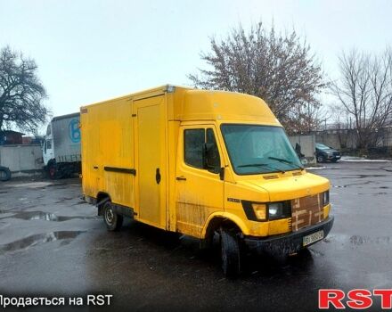 Желтый Мерседес T1, объемом двигателя 2.3 л и пробегом 250 тыс. км за 5500 $, фото 1 на Automoto.ua