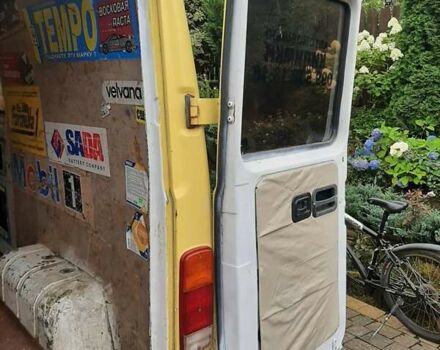 Жовтий Мерседес T1, об'ємом двигуна 2.3 л та пробігом 500 тис. км за 3300 $, фото 9 на Automoto.ua