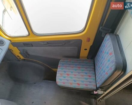 Жовтий Мерседес T1, об'ємом двигуна 2.3 л та пробігом 250 тис. км за 4800 $, фото 6 на Automoto.ua