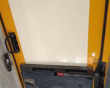 Жовтий Мерседес T1, об'ємом двигуна 2.3 л та пробігом 250 тис. км за 4800 $, фото 2 на Automoto.ua
