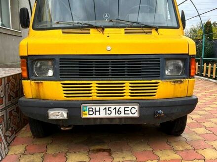 Желтый Мерседес T1, объемом двигателя 2.4 л и пробегом 328 тыс. км за 1500 $, фото 1 на Automoto.ua