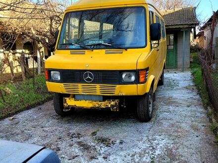 Жовтий Мерседес T1, об'ємом двигуна 2.3 л та пробігом 100 тис. км за 2200 $, фото 1 на Automoto.ua