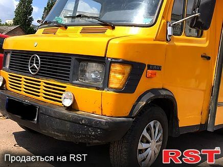 Мерседес T1 1995 в Чернигове на Automoto.ua Желтый Мерседес T1, объемом двигателя 2.2 л и пробегом 0 тыс. км за 3500 $, фото 1 на Automoto.ua