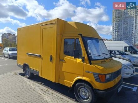 Желтый Мерседес T1, объемом двигателя 2.3 л и пробегом 250 тыс. км за 4800 $, фото 1 на Automoto.ua
