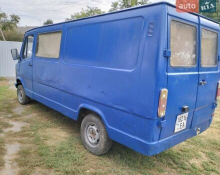 Синий Мерседес T1, объемом двигателя 2.4 л и пробегом 236 тыс. км за 2200 $, фото 5 на Automoto.ua