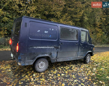 Синій Мерседес T1, об'ємом двигуна 2.4 л та пробігом 400 тис. км за 1250 $, фото 3 на Automoto.ua