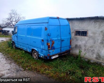 Синий Мерседес T1, объемом двигателя 2.3 л и пробегом 530 тыс. км за 750 $, фото 1 на Automoto.ua