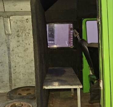 Зеленый Мерседес T1, объемом двигателя 2.9 л и пробегом 450 тыс. км за 3500 $, фото 1 на Automoto.ua