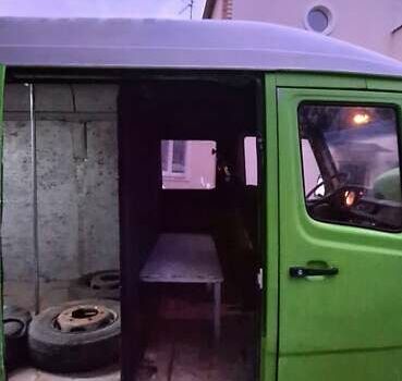 Зеленый Мерседес T1, объемом двигателя 2.9 л и пробегом 450 тыс. км за 3500 $, фото 7 на Automoto.ua