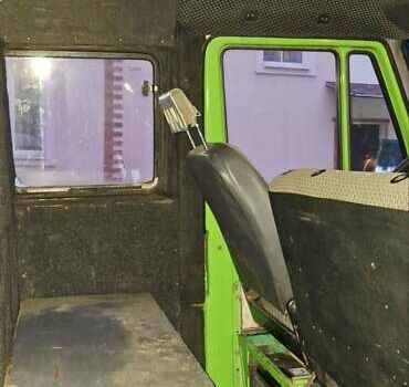 Зеленый Мерседес T1, объемом двигателя 2.9 л и пробегом 450 тыс. км за 3500 $, фото 8 на Automoto.ua