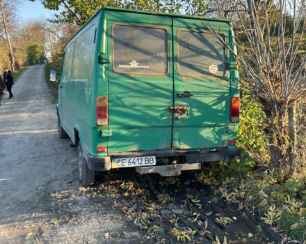 Зеленый Мерседес T1, объемом двигателя 2.3 л и пробегом 300 тыс. км за 1700 $, фото 6 на Automoto.ua