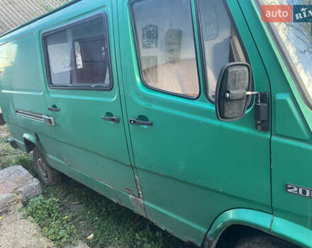 Зеленый Мерседес T1, объемом двигателя 2.3 л и пробегом 300 тыс. км за 1700 $, фото 3 на Automoto.ua