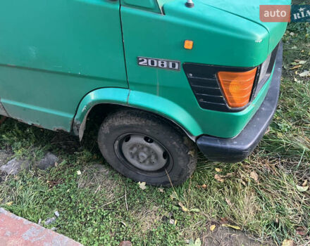 Зеленый Мерседес T1, объемом двигателя 2.3 л и пробегом 300 тыс. км за 1700 $, фото 2 на Automoto.ua