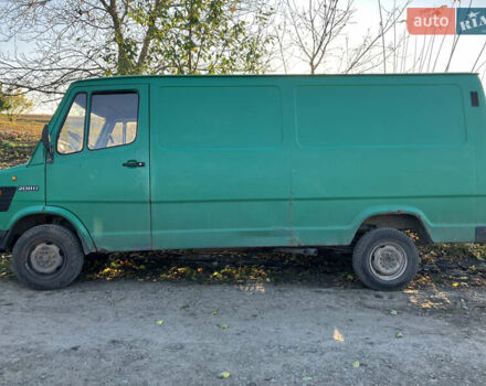 Зеленый Мерседес T1, объемом двигателя 2.3 л и пробегом 300 тыс. км за 1700 $, фото 5 на Automoto.ua