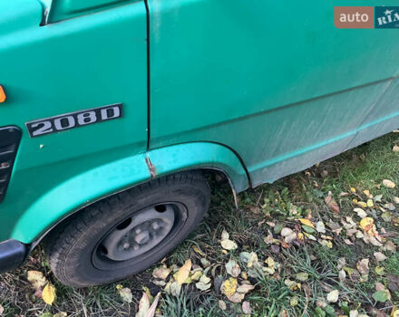 Зеленый Мерседес T1, объемом двигателя 2.3 л и пробегом 300 тыс. км за 1700 $, фото 1 на Automoto.ua