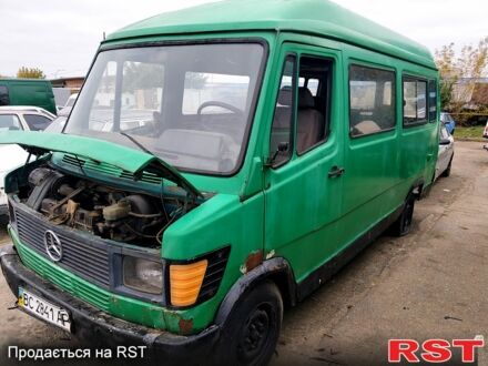 Зеленый Мерседес T1, объемом двигателя 2.3 л и пробегом 325 тыс. км за 850 $, фото 1 на Automoto.ua