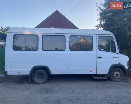 Белый Мерседес T2, объемом двигателя 3.97 л и пробегом 300 тыс. км за 2500 $, фото 3 на Automoto.ua