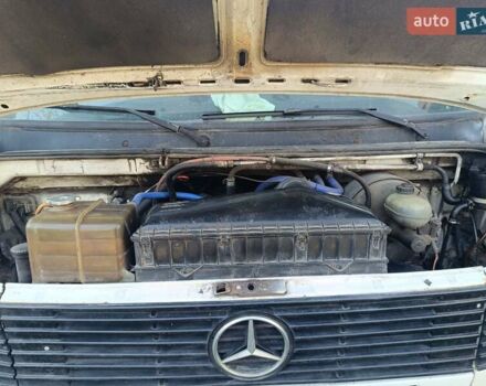 Белый Мерседес T2, объемом двигателя 4 л и пробегом 350 тыс. км за 5400 $, фото 8 на Automoto.ua