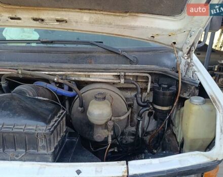 Белый Мерседес T2, объемом двигателя 4 л и пробегом 350 тыс. км за 5400 $, фото 10 на Automoto.ua