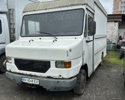 Белый Мерседес T2, объемом двигателя 4 л и пробегом 450 тыс. км за 3500 $, фото 1 на Automoto.ua