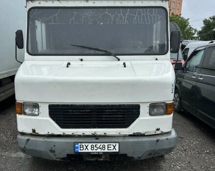 Белый Мерседес T2, объемом двигателя 4 л и пробегом 450 тыс. км за 3500 $, фото 2 на Automoto.ua