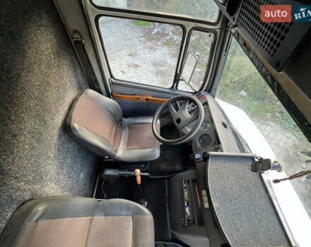 Мерседес T2 1996 в Белгород-Днестровском на Automoto.ua Белый Мерседес T2, объемом двигателя 3.97 л и пробегом 893 тыс. км за 7500 $, фото 11 на Automoto.ua