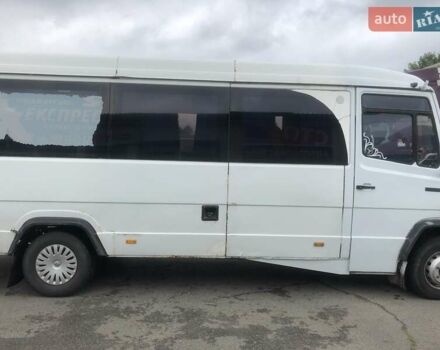 Белый Мерседес T2, объемом двигателя 3.97 л и пробегом 400 тыс. км за 5000 $, фото 4 на Automoto.ua