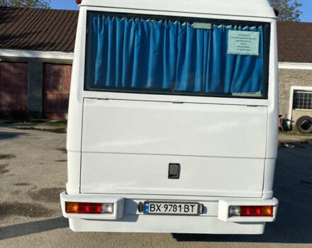 Белый Мерседес T2, объемом двигателя 4 л и пробегом 15 тыс. км за 15000 $, фото 2 на Automoto.ua