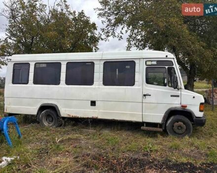 Белый Мерседес T2, объемом двигателя 4 л и пробегом 862 тыс. км за 4000 $, фото 4 на Automoto.ua