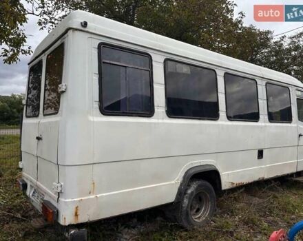 Белый Мерседес T2, объемом двигателя 4 л и пробегом 862 тыс. км за 4000 $, фото 1 на Automoto.ua