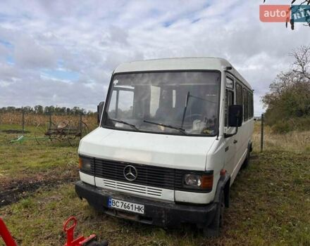 Белый Мерседес T2, объемом двигателя 4 л и пробегом 862 тыс. км за 4000 $, фото 2 на Automoto.ua