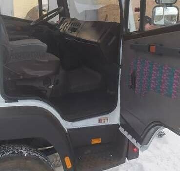 Белый Мерседес T2, объемом двигателя 5.96 л и пробегом 400 тыс. км за 23500 $, фото 1 на Automoto.ua