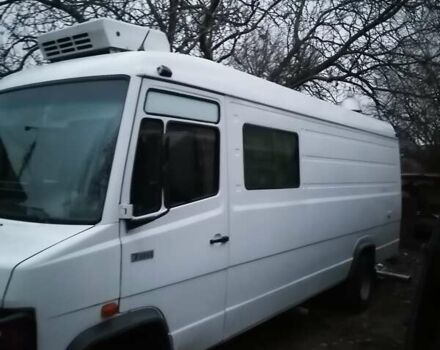 Белый Мерседес T2, объемом двигателя 4 л и пробегом 500 тыс. км за 8700 $, фото 3 на Automoto.ua