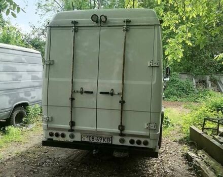 Белый Мерседес T2, объемом двигателя 4 л и пробегом 500 тыс. км за 8700 $, фото 1 на Automoto.ua