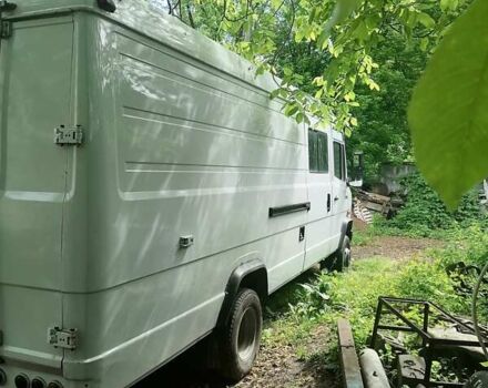 Белый Мерседес T2, объемом двигателя 4 л и пробегом 500 тыс. км за 8700 $, фото 2 на Automoto.ua