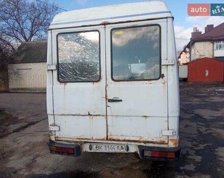 Белый Мерседес T2, объемом двигателя 2.3 л и пробегом 3 тыс. км за 700 $, фото 5 на Automoto.ua