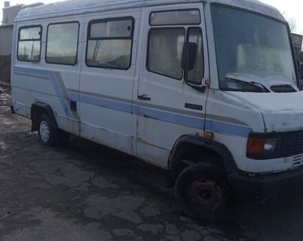 Белый Мерседес T2, объемом двигателя 2.3 л и пробегом 3 тыс. км за 700 $, фото 2 на Automoto.ua