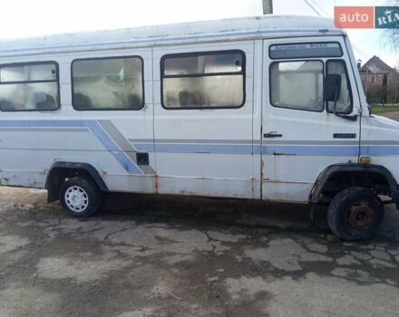 Белый Мерседес T2, объемом двигателя 2.3 л и пробегом 3 тыс. км за 700 $, фото 1 на Automoto.ua