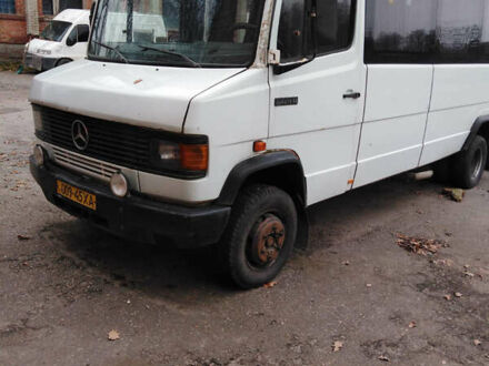 Белый Мерседес T2, объемом двигателя 4 л и пробегом 100 тыс. км за 3850 $, фото 1 на Automoto.ua