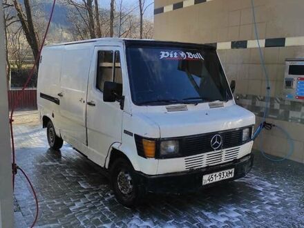 Мерседес T2 1989 в Верховине на Automoto.ua Белый Мерседес T2, объемом двигателя 2.5 л и пробегом 10 тыс. км за 1300 $, фото 1 на Automoto.ua