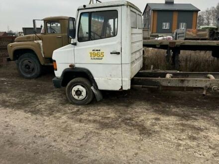 Білий Мерседес T2, об'ємом двигуна 4 л та пробігом 280 тис. км за 2500 $, фото 1 на Automoto.ua