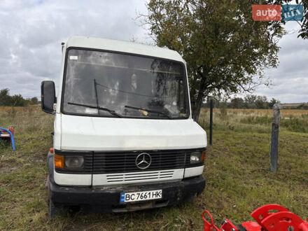 Белый Мерседес T2, объемом двигателя 3.9 л и пробегом 900 тыс. км за 4000 $, фото 1 на Automoto.ua