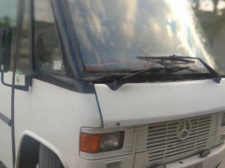 Білий Мерседес T2, об'ємом двигуна 4.2 л та пробігом 760 тис. км за 9000 $, фото 1 на Automoto.ua