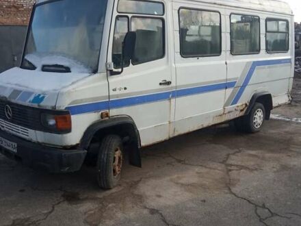 Белый Мерседес T2, объемом двигателя 2.3 л и пробегом 3 тыс. км за 700 $, фото 1 на Automoto.ua