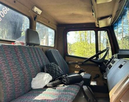 Красный Мерседес T2, объемом двигателя 6 л и пробегом 400 тыс. км за 15500 $, фото 1 на Automoto.ua