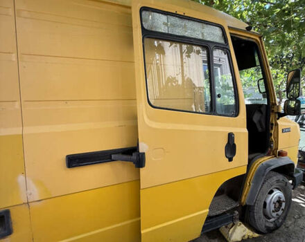 Желтый Мерседес T2, объемом двигателя 4 л и пробегом 94 тыс. км за 6500 $, фото 10 на Automoto.ua