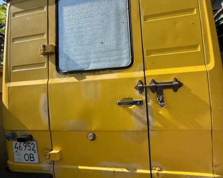 Желтый Мерседес T2, объемом двигателя 4 л и пробегом 94 тыс. км за 6500 $, фото 9 на Automoto.ua