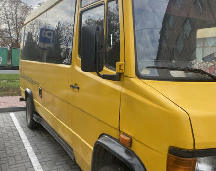 Желтый Мерседес T2, объемом двигателя 4 л и пробегом 391 тыс. км за 4500 $, фото 1 на Automoto.ua