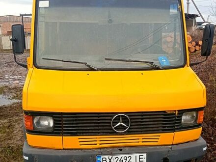 Желтый Мерседес T2, объемом двигателя 2.9 л и пробегом 500 тыс. км за 1700 $, фото 1 на Automoto.ua